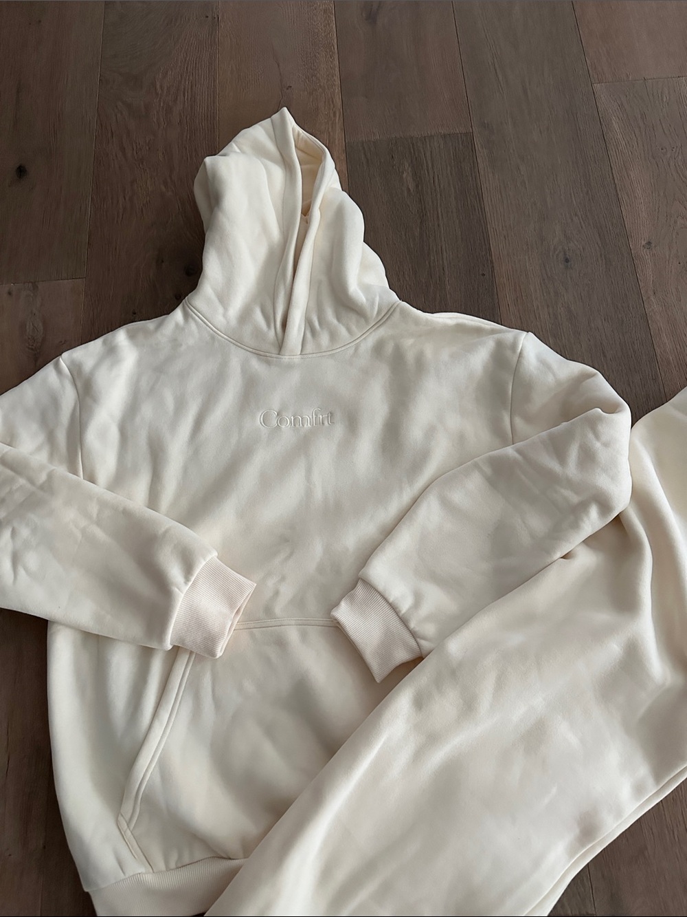 COMfRT Pale Yellow Women’s Hoodie and Medium Joggers New with Tags